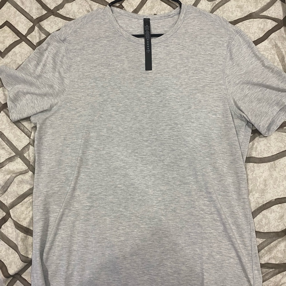 Mens lululemon gray tshirt
